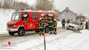 20260102_122229297_iOS_edited Oö: Glimpflicher Ausgang nach Alarmierung ?Personenrettung – Vater und Kind im Pkw eingeschlossen“
