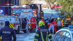 20260103_laumatat_998A3546 Oö: Autolenkerin bei Krenglbach durch Windschutzscheibe aus Auto gerettet