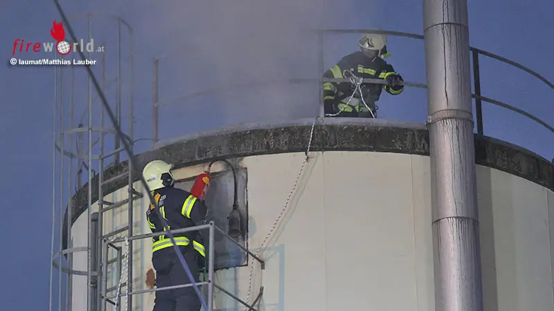 O-Sechs-Feuerwehren-bei-Brand-bei-einem-B-ckereibetrieb-in-Laakirchen-im-Einsatz