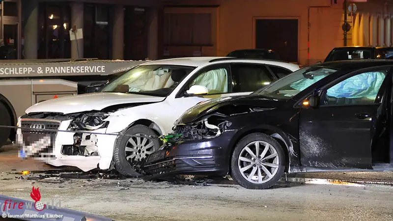 O-Kreuzungsunfall-mit-zwei-Pkw-in-Wels