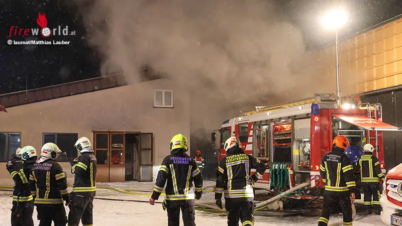 O-Brand-in-Tischlerei-in-Kirchham-14-Feuerwehren-alarmiert