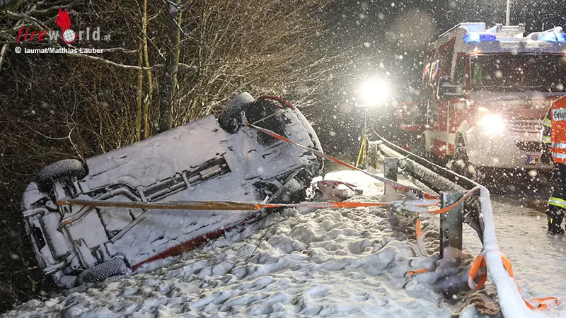 O-Auto-berschlagen-F-nf-Verletzte-und-absturzdrohendes-Fahrzeug-in-Aichkirchen