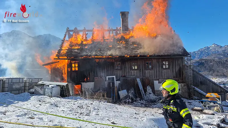 O-Gro-brand-hoch-ber-dem-Goiserertal
