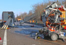Oö: Sattelzug kracht auf Innkreisautobahn bei Steinhaus in Absicherungsfahrzeug
