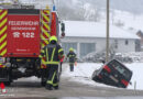 Oö: Personenrettungsalarm bei Auto in Schräglage in Pichl bei Wels