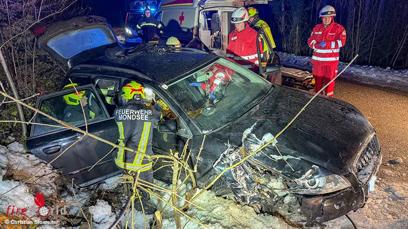 O-Pkw-prallt-in-Sankt-Lorenz-in-Kurve-gegen-Baum-Beifahrer-schonend-gerettet