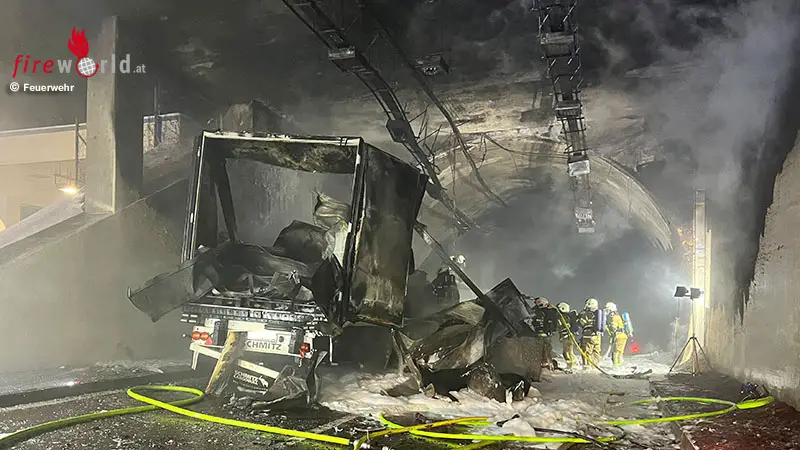 Sbg-Lkw-Vollbrand-nach-Unfall-auf-der-A-10-im-Brentenbergtunnel-ber-100-Kr-fte-im-Einsatz