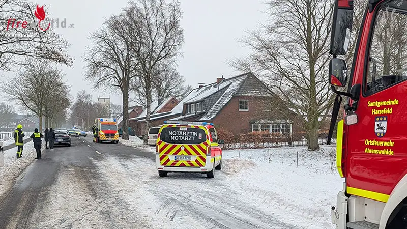 D-21-j-hriger-VW-Bus-Lenker-bei-Anprall-an-Baum-bei-Ahlerstedt-schwer-verletzt