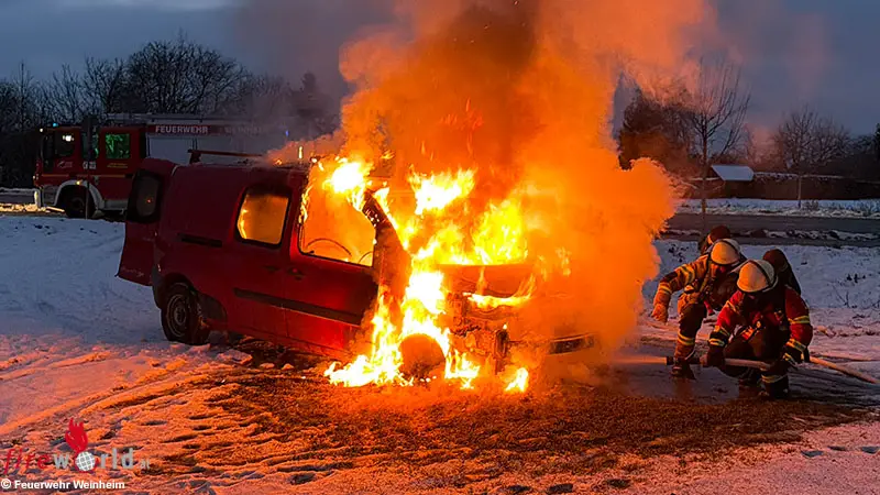 D-Pkw-Brand-im-Hammelsbrunnen-in-Weinheim