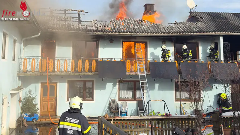 Stmk-Von-Zimmerfeuer-ausgehender-Gro-brand-in-Gnas-15-Feuerwehren-im-Einsatz