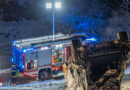 Oö: Pkw durchbricht Leitschiene und stürzt über Steinmauer mehrere Meter tief ab