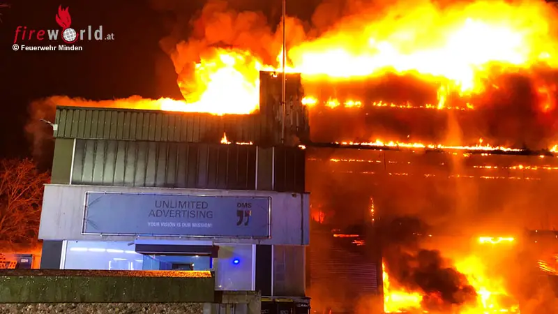 D-Gro-brand-einer-Lagerhalle-in-Minden-besch-ftigt-die-Feuerwehr-zwei-Tage-ber-300-Kr-fte-im-Einsatz