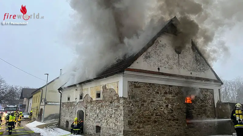 N-Brand-in-einem-Weinkeller-in-Pernersdorf-90-Feuerwehrmitglieder