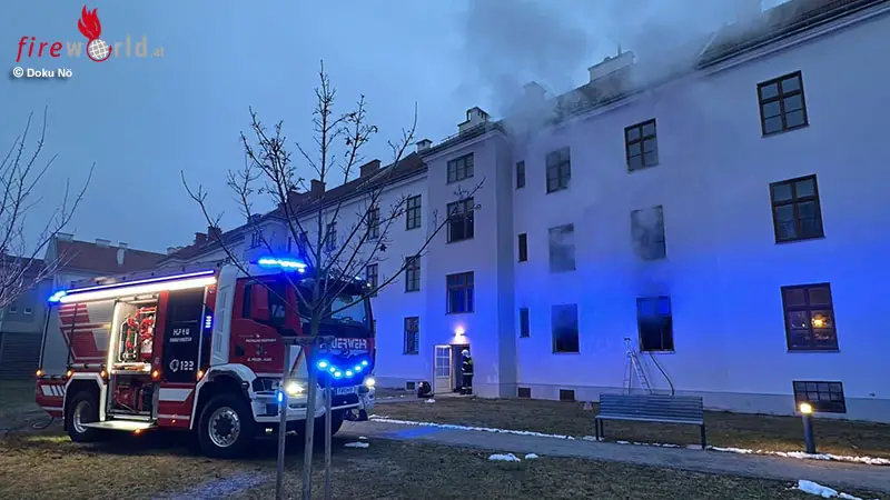 N-Ein-Todesopfer-bei-Vollbrand-einer-Wohnung-in-Mehrparteienhaus-in-St-P-lten