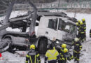 Oö: Unfall mit Autotransporter und Pkw auf winterlicher B 310 in Rainbach im Mühlkreis