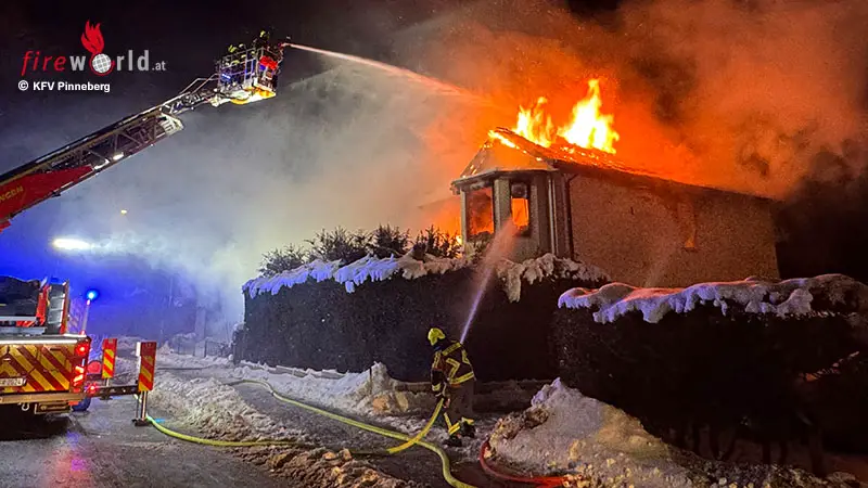 D-Gro-brand-in-Mehrfamilienhaus-umfangreicher-Feuerwehreinsatz-in-Rellingen