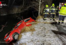 Stmk: Personenrettung aus Auto, das in Bach zu rutschen drohte