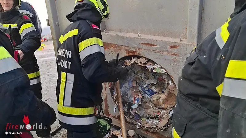 n-brand-an-einer-papierpresse-in-zwettl