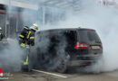 D: Pkw brennt in Radolfzell im Frontbereich