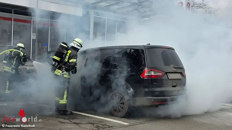 D-Pkw-brennt-in-Radolfzell-im-Frontbereich
