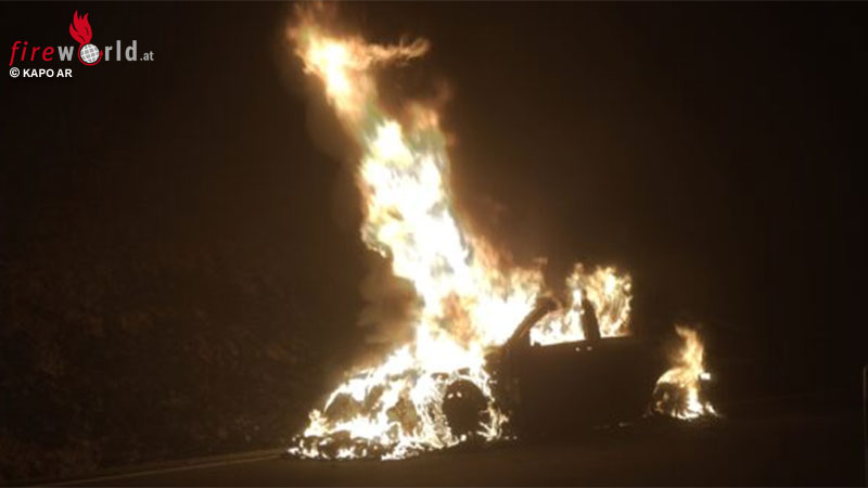 schweiz-pkw-in-b-hler-in-flammen-aufgegangen