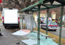 Stmk: Transporter kollidiert in Kapfenberg mit Wartehäuschen einer Bushaltestelle
