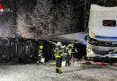 Oö: Lkw-Überschlag auf schneeglatter Fahrbahn → aufwendiger Bergungseinsatz auf der L501