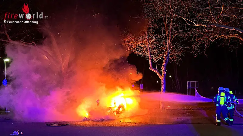 D-Tesla-brennt-auf-Gifiz-Parkplatz-in-Offenburg-aus