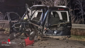 20260313VU3 D: Vier Fahrzeuge in Kollision auf der BAB 98 bei Stockach verwickelt ? Trümmer auf 200 m