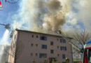 Schweiz: Mehrparteienhaus-Balkonbrand in Emmenbrücke erfasst Dachuntersicht