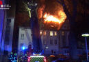 D: Offenes Feuer am Dach eines Mehrfamilienhauses in Gelsenkirchen
