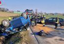 Nö: Zwei Verletzte nach Unfall und Überschlag bei Karlstein