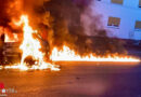 D: Pkw gerät während der Fahrt in Lehrte in Brand