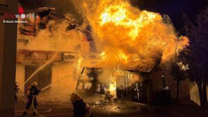 N�: Enorme Hitzestrahlung bei Nebengeb�udebrand in Strengberg