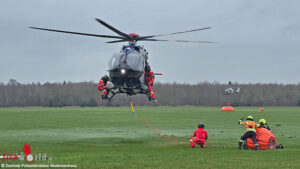 WesterloyUebung3 D: Erfolgreiche Vegetationsbrandbekämpfungsübung in Westerloy bei Westerstede