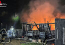D: Massives Gartenhaus in Bremerhaven in Flammen