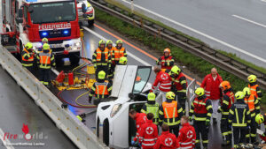 O�: Personenrettung nach schwerem Verkehrsunfall im Baustellenbereich der A 25 bei Marchtrenk