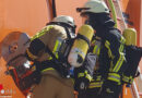 D: Aufwendiges Löschen bei Feuer im Sperrmüllfahrzeug, das zur Feuerwehr kommt