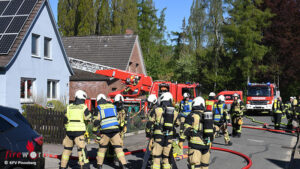 D: Anbau in Vollbrand ? Feuerwehr rettet Einfamilienhaus in Barmstedt