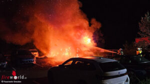 D: Brand mehrerer Fahrzeuge auf Parkplatz in Dresden