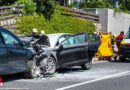 Oö: Pkw-Kollision in Saxen: 3 Verletzte, Lkw-Fahrer löscht Entstehungsbrand