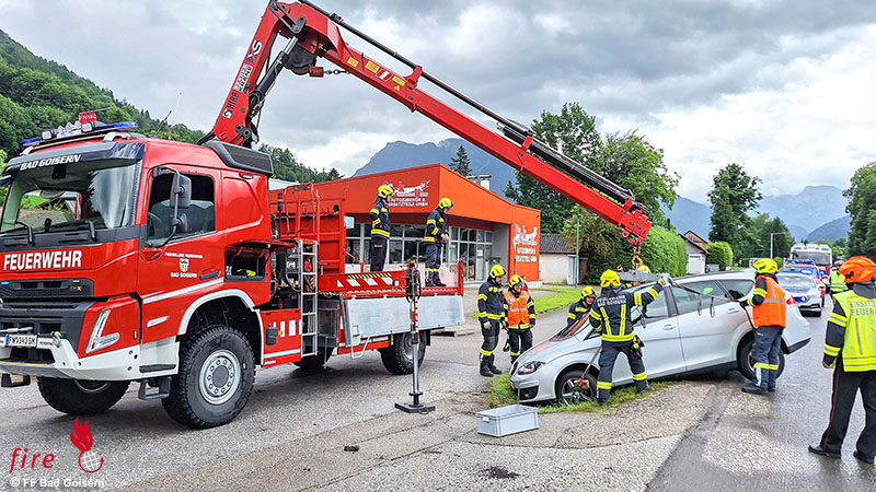 O-Pkw-Bergung-mit-Kran-in-Bad-Goisern