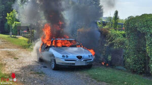 KreuzlingenAutobrand Schweiz: Brennender Pkw in Kreuzlingen setzt auch Hecke in Brand