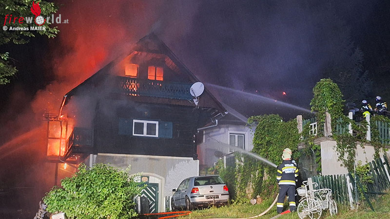 Stmk-Brand-eines-Wohngeb-udes-in-St-Stefan-ob-Stainz-90-Fw-Leute-im-Einsatz