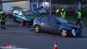 20260709_laumatat_998A9578 Oö: Auto in Sattledt von Straße abgekommen und parkenden Pkw gerammt