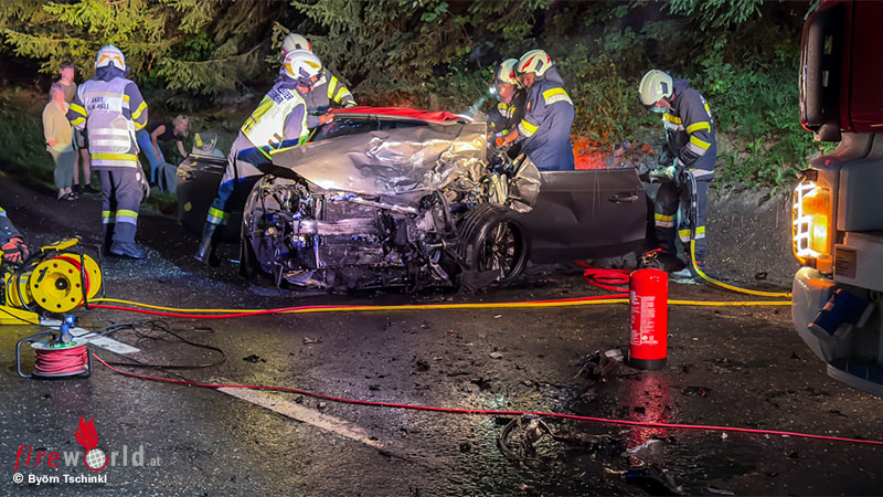 Stmk-Zwei-Eingeklemmte-nach-Pkw-Kollision-auf-der-B-117-bei-Admont