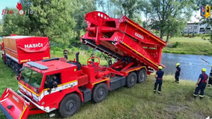 Brueckenlegefahrzeug1 Tschechien: Feuerwehr übt mit Brückenlegefahrzeugen die Errichtung einer Behelfsbrücke über die Ostravice
