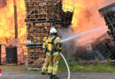 D: Großbrand auf Brennholzlager in Olsberg