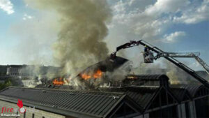 Schweiz: Turnhalle in D�ttwil durch Gro�brand zerst�rt