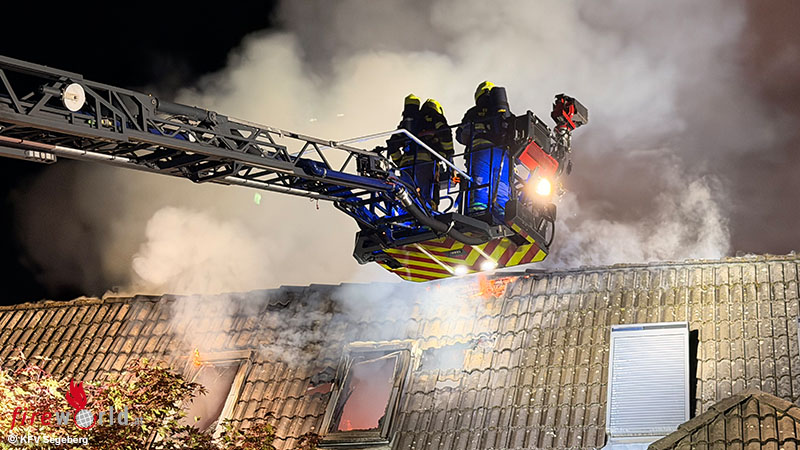D-Feuerwehr-verhindert-Ausbreitung-eines-Dachstuhlbrandes-in-Henstedt-Ulzburg